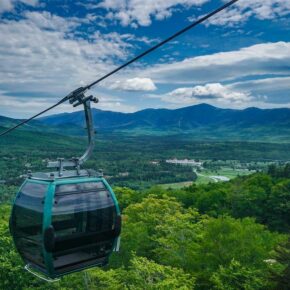 Still planning your Labor Day Weekend? Escape to the White Mountains and head over to @omnimountwashington and @brettonwoodsnh for a weekend full of activities and events for the whole family. Click the 🔗 in bio to learn more and finalize your plans! #skinewhampshire 

📸: Omni Mount Washington Resort