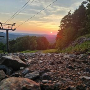 Summit sunsets at Crotched never disappoint. 😎 

📸 Chris Denis