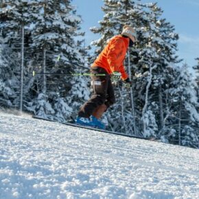 Bringing the goods to the woods! 🔥❄️

#DayAtTheWoods #skinh #ski93 #skitheeast #whitemountains #reels #nhroadtrip #travel #skiing #snowmaking #snowboarding