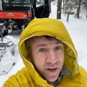 Can you guys guess where the goofy groomer is reporting from? ☮️

#xcskiing #pinkhamnotch #greatglentrails #ggt #nordicnate #whereswaldo #whitemountains #skinh