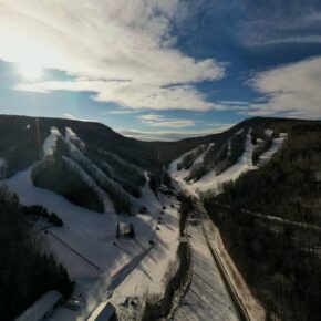 Happy Opening Day, @dartmouthskiway 🎿❄

If you're planning to head out on the slopes this weekend, check out NH ski area conditions with the link in bio! #skinewhampshire #dartmouthskiway