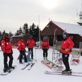 Happy New Year from Ski NH! Today may be the first day of 2025, but it's also the start of National Skier Safety Month, making it the perfect time to refresh yourself on some skier safety practices ⛷

To read more about safety tips and practices, upcoming events, learn to ski programs, and more, check out our latest newsletter with the link in bio. #skinewhampshire