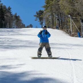 Sunday Funday on the slopes! Bluebird skies and endless fun!! ❄️⛷️🏂

#SkiNH #PatsPeak